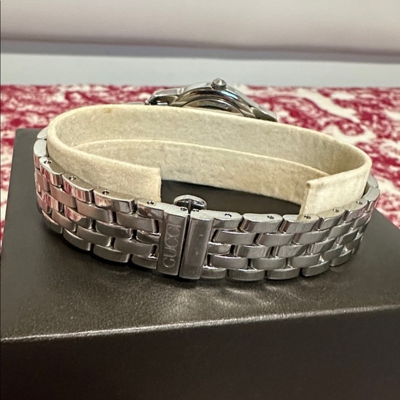 Gucci Womens Silver Stainless Steel Black Dial Watch main image 11